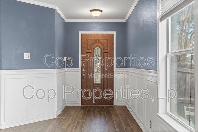 Foto del edificio - 6414 Maverick Oak Dr