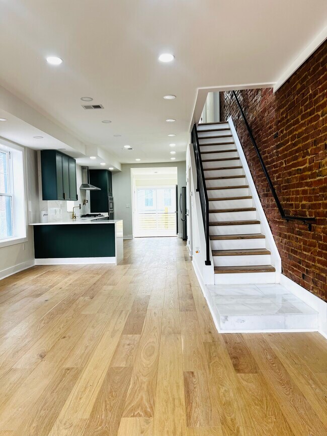 Foto del edificio - 116 Thomas St NW