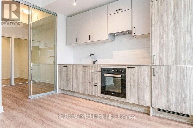 Building Photo - 1 Quarrington Ln