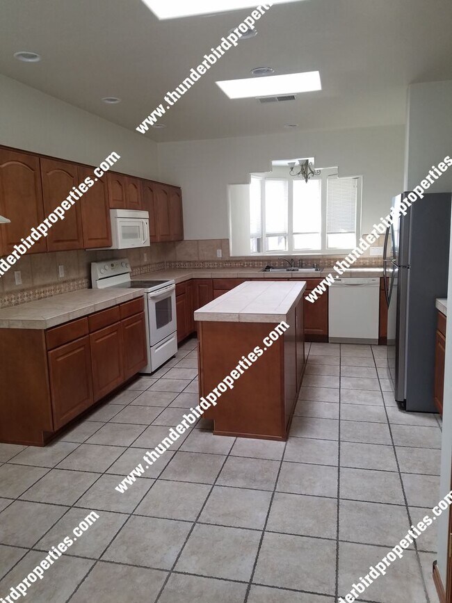 Building Photo - Beautiful and Spacious in NE Heights Gated...