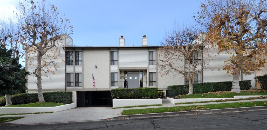 Primary Photo - 2625 Lincoln N St