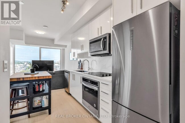 Building Photo - 805 Carling Ave