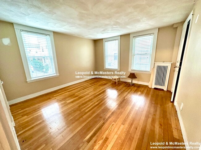 Foto del edificio - 16 Thorndike Terrace