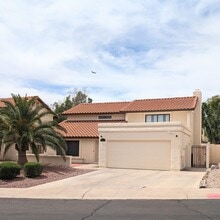 Building Photo - 1458 N La Rosa Dr