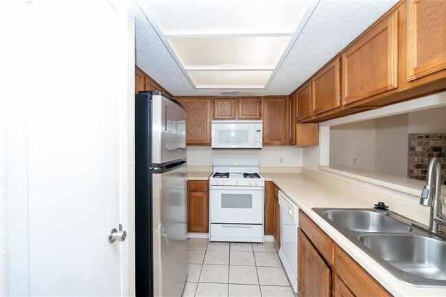 Building Photo - 318 W William Cannon Dr