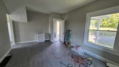 Building Photo - 912 Riverview Terrace