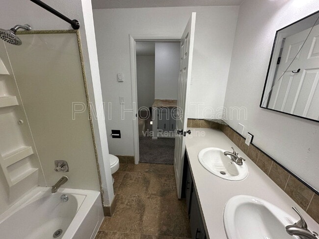 Foto del edificio - 285 W 600 N