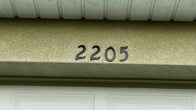 Foto del edificio - 2205 NW 2nd Pl