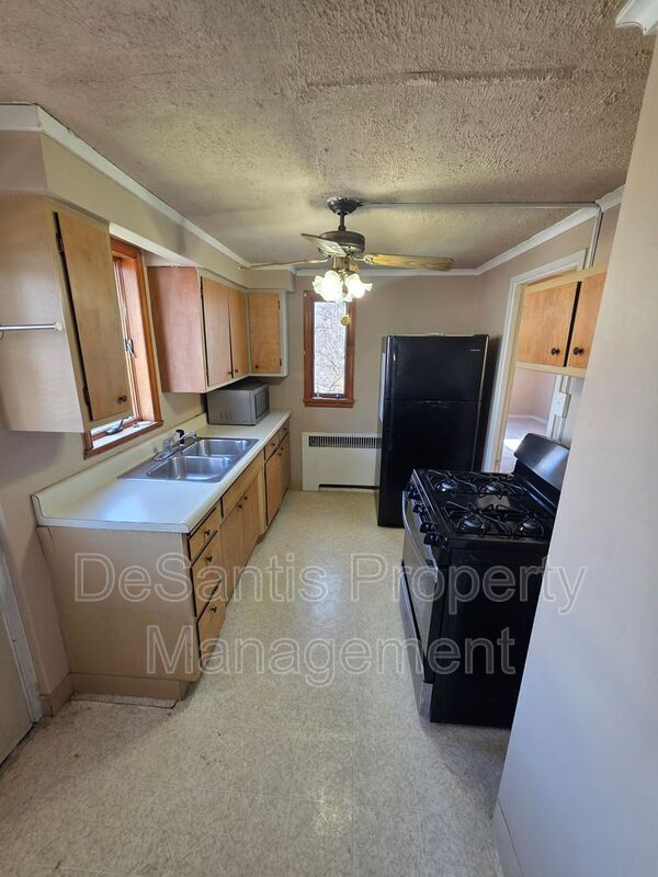 Building Photo - 753 East Dr