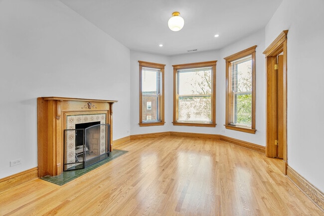 Building Photo - 1742 W Addison St