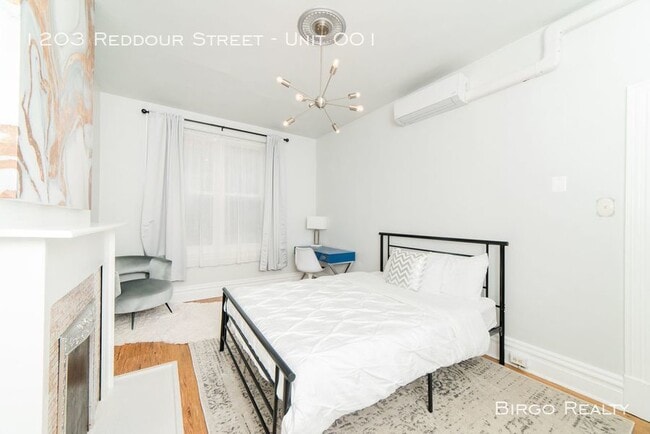 Building Photo - 1203 Reddour St