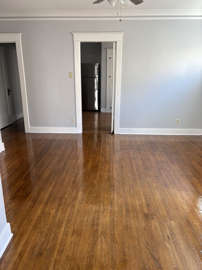 Comedor - 766 N Ridgewood Pl