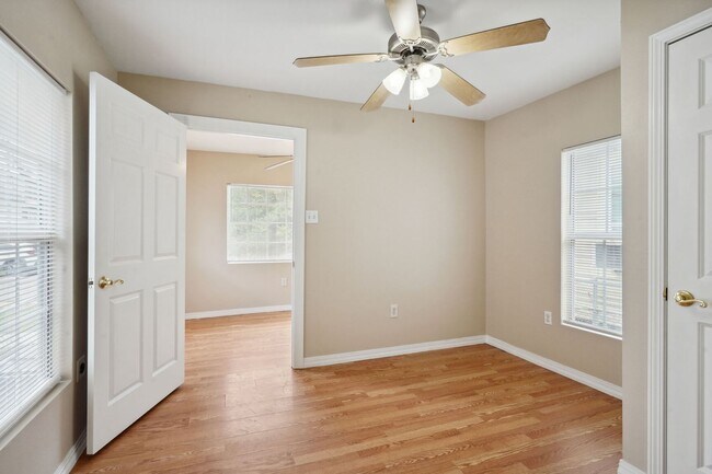Building Photo - Single Family Home Ready for Occupancy
