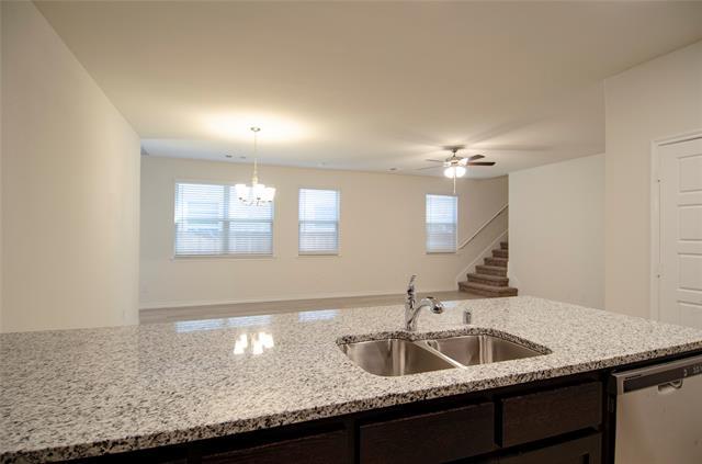 Building Photo - 2213 Miramar Dr