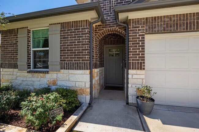Foto del edificio - 301 Brody Ln