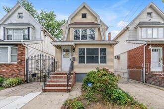 Building Photo - 71-39 Nansen St