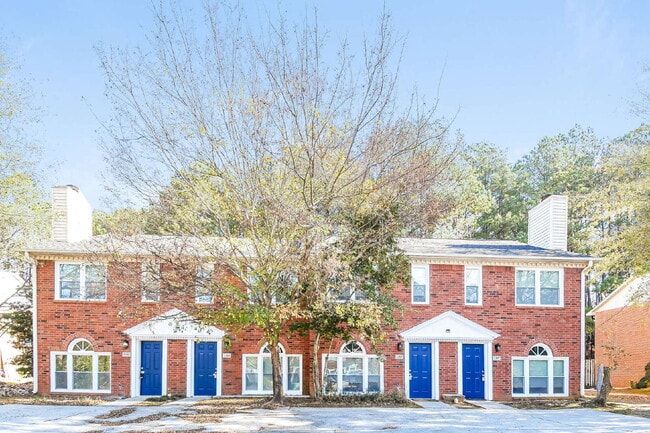 Foto del edificio - 1301 Sweet Pine Dr