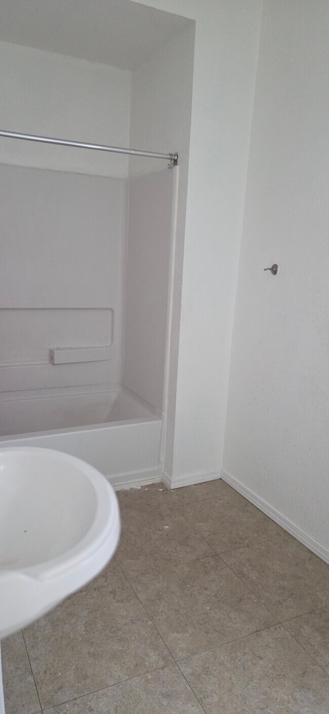 Foto del edificio - 1912 Mead St