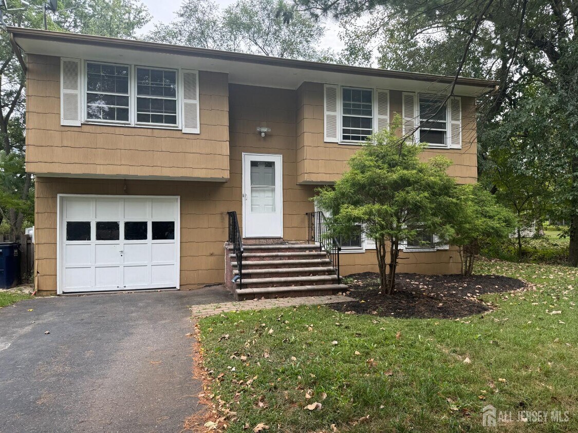 Primary Photo - 5 Pelmont Pl