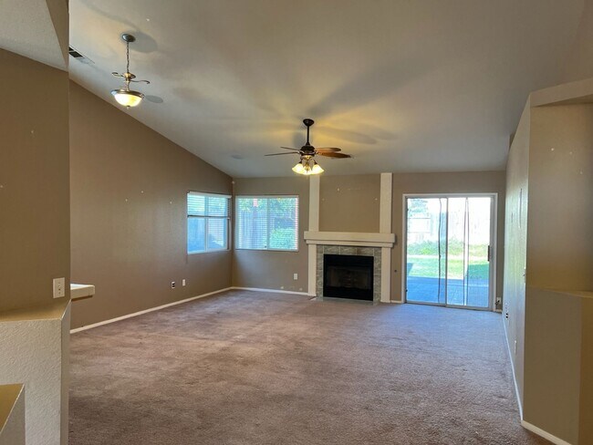 Foto del edificio - 3-bedroom single story in Merced!