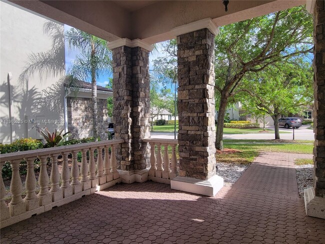 Building Photo - 8493 Butler Greenwood Dr