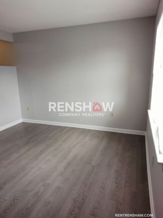 Building Photo - Main St. SOUTHAVEN, MS - Half Off First Fu...