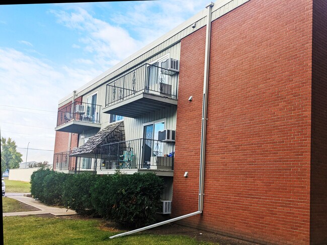 1105 Exterior - 1105 12th St