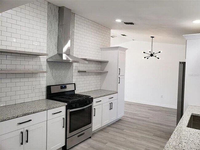 Foto del edificio - Canal Home 3 Bed 2 Bath