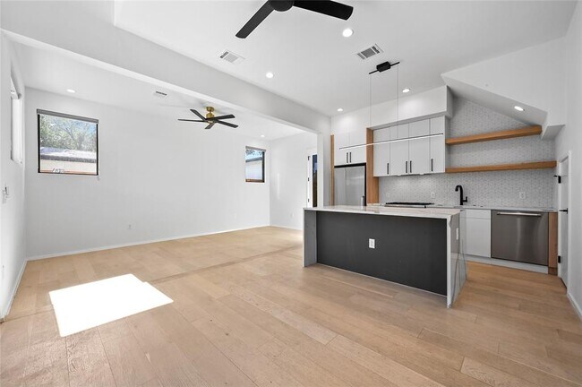 Foto del edificio - 2706 Stacy Ln