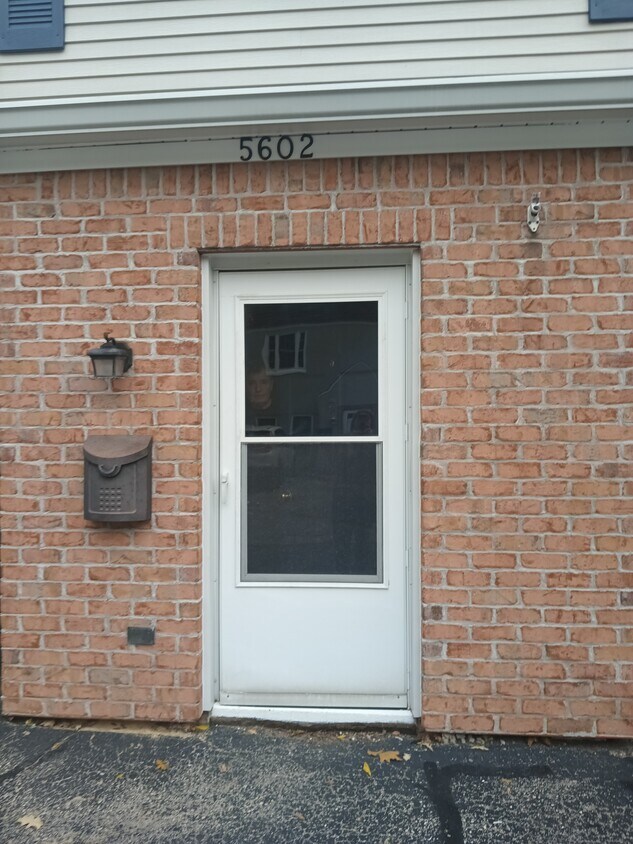 5602 Bramble Ct, Greendale, WI 53129 Townhome Rentals in Greendale WI