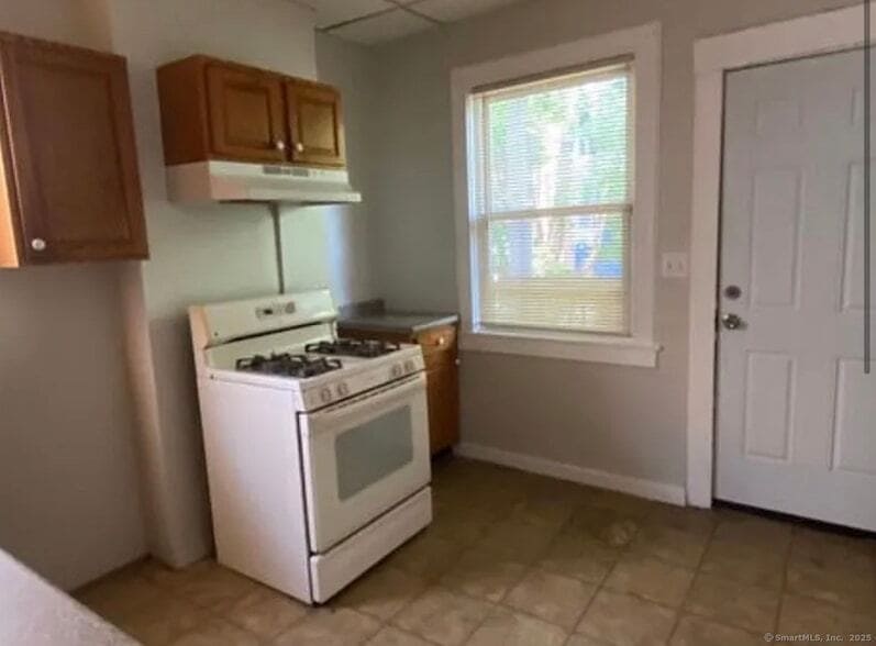 Primary Photo - 380 Bond St