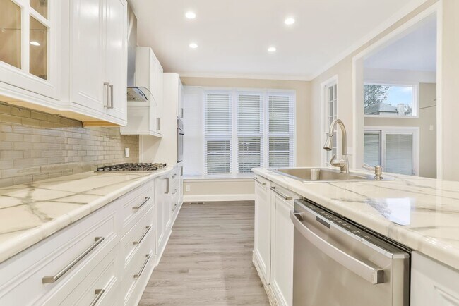 Building Photo - 1818 Tilliewood Trl Ne