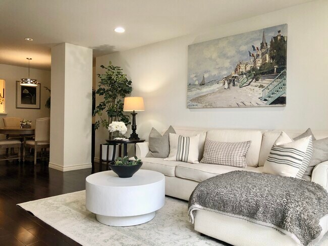 Sala de estar completamente equipada - 10751 Wilshire Blvd
