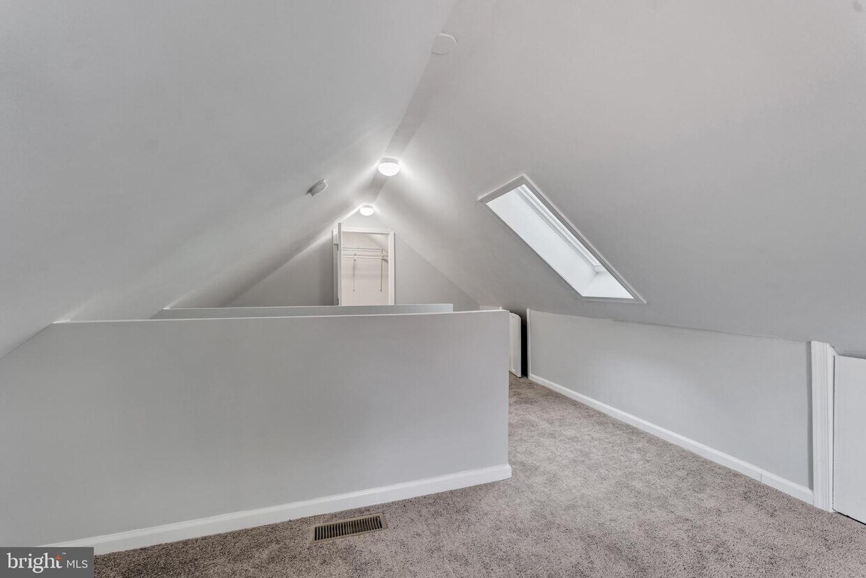 Foto principal - 1734 33rd Pl SE