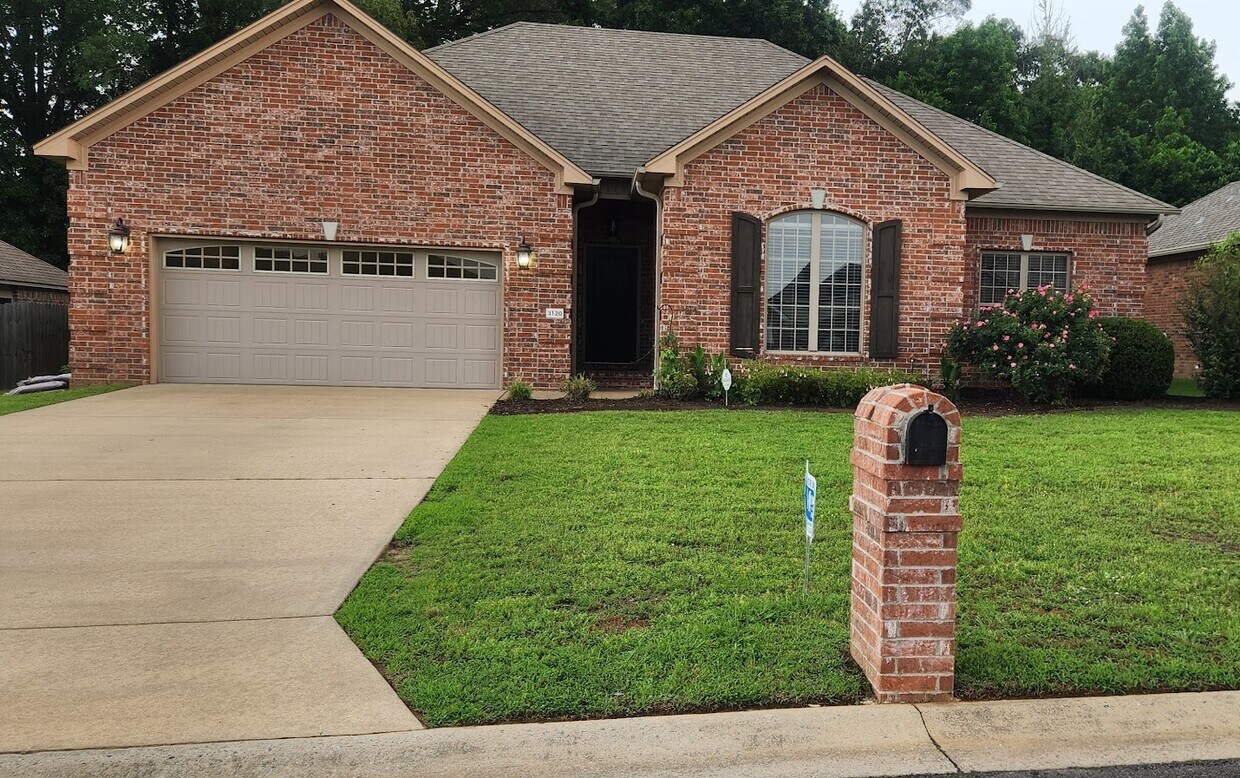 Foto principal - 3120 Plateau Dr