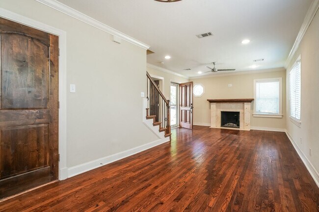 Building Photo - Updated 3-Bedroom 2-Bath Home - Garage- Bonus Space- Fully Fenced-in Yard- Pet Friendly!
