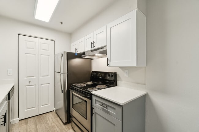 Building Photo - Spinnaker Apartments