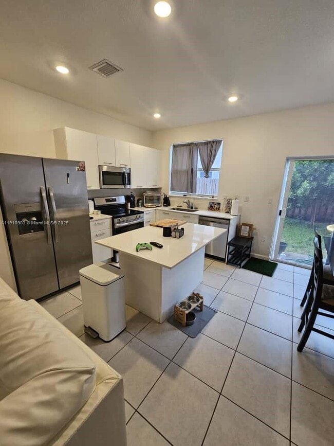 Foto del edificio - 12108 NW 24th Ct