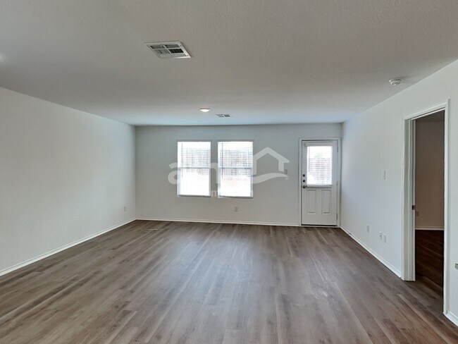 Foto del edificio - 5439 Elm Valley Dr