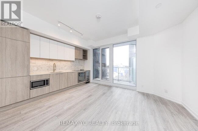 Building Photo - 2020 Bathurst St