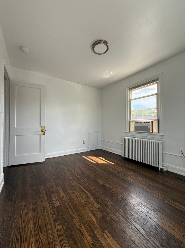 Foto del edificio - 2425 E St NE