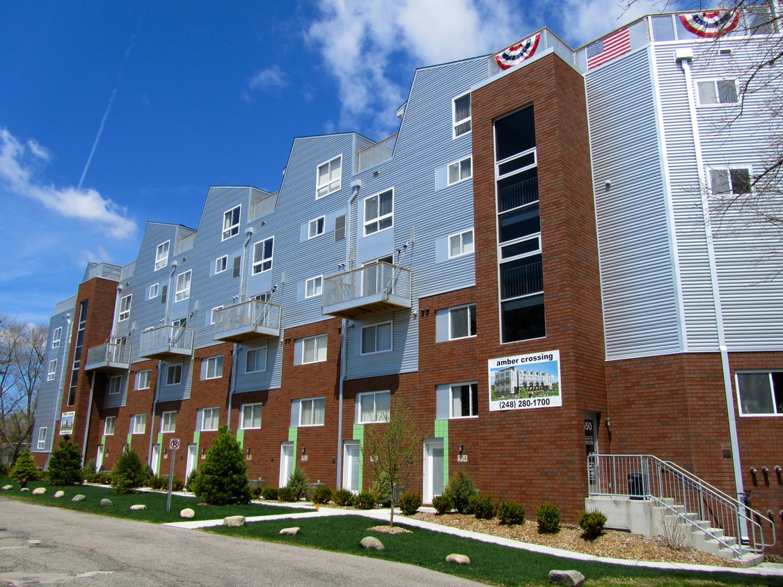 Amber Crossing Townhomes and Lofts exterior in Royal Oak