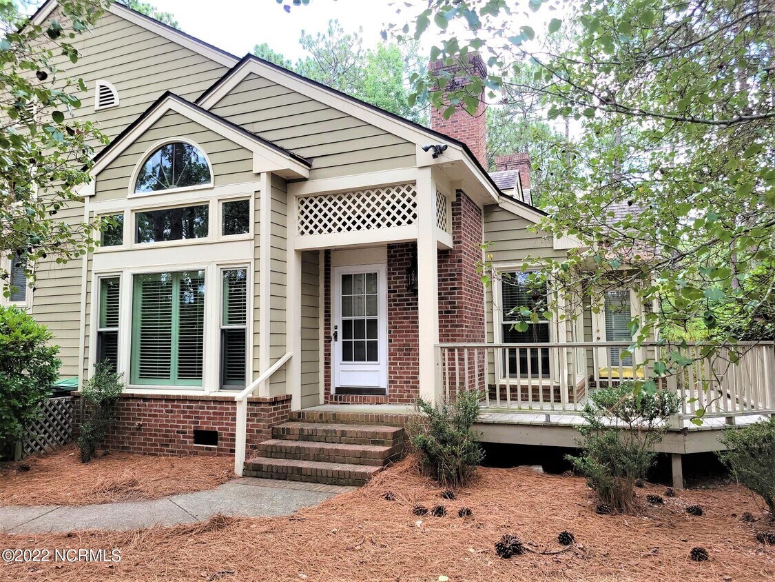 Foto principal - 301 Hampton Dr