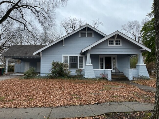 Foto del edificio - Beautifully rehabbed 4 Bedroom 2 Bath olde...