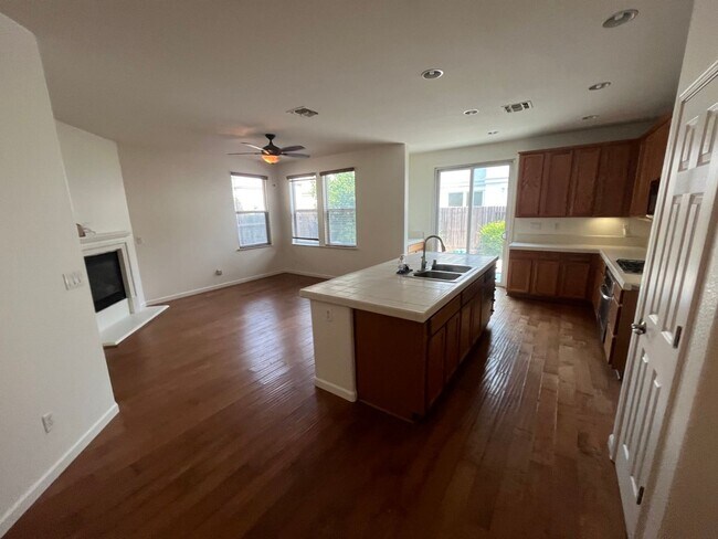 Building Photo - Courtyard home available NOW!