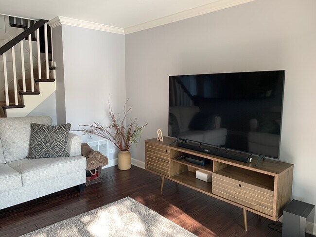 Foto del edificio - 1557 Coloma Ct S