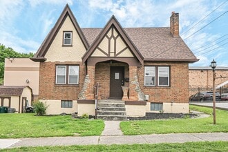Building Photo - 4893 N Overlook Ave