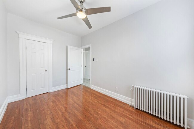 Building Photo - 129 W 15th St