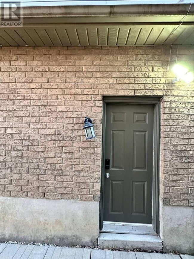 Building Photo - 843 Brandenburg Blvd