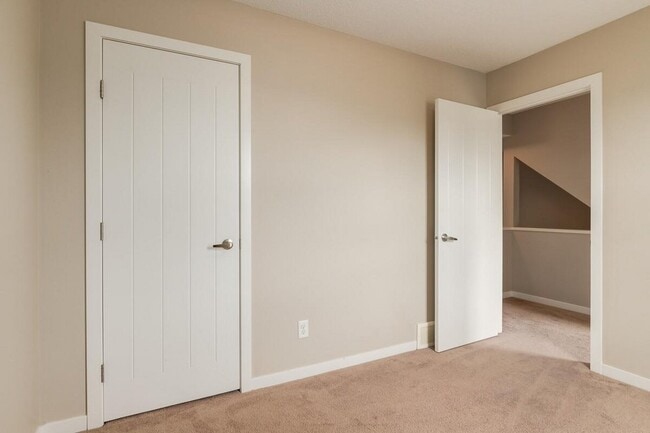 Building Photo - West Townes